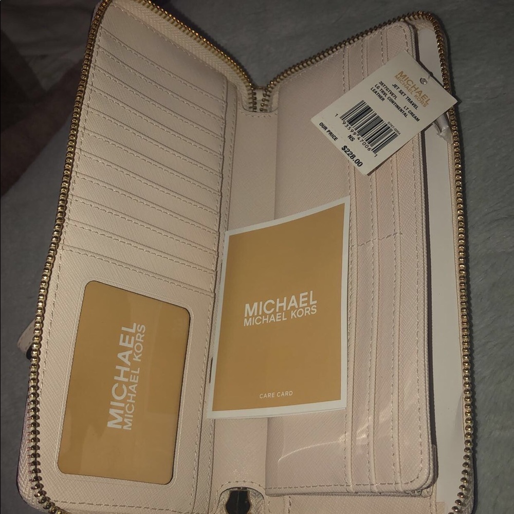 Micheal Kors Wallet